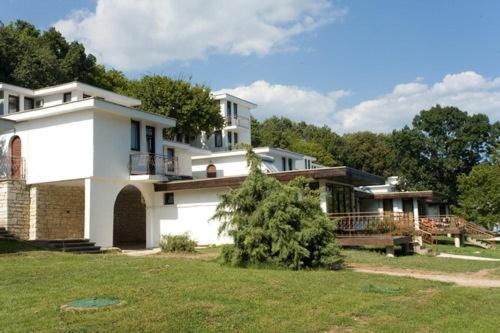 Rusalka Holiday Village Kamen Bryag Extérieur photo